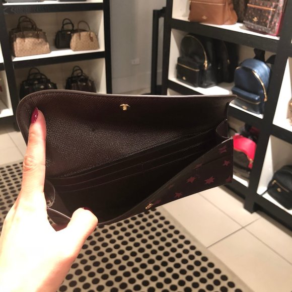 F39133 Boxed Soft Wallet with Star Print and Charm - Picture 4 of 5